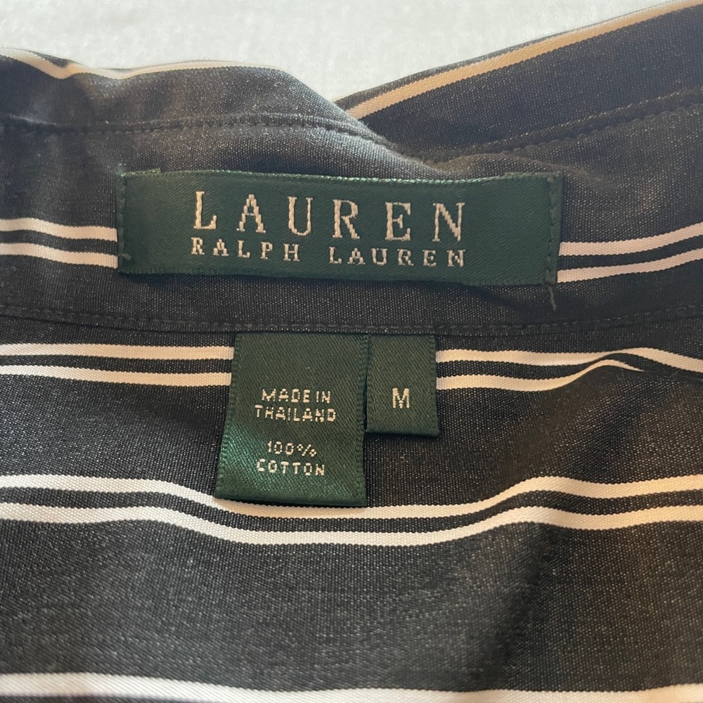 Like New, Lauren Ralph Lauren 100% Cotton Short Sleeve Button Down - Picture 4 of 5